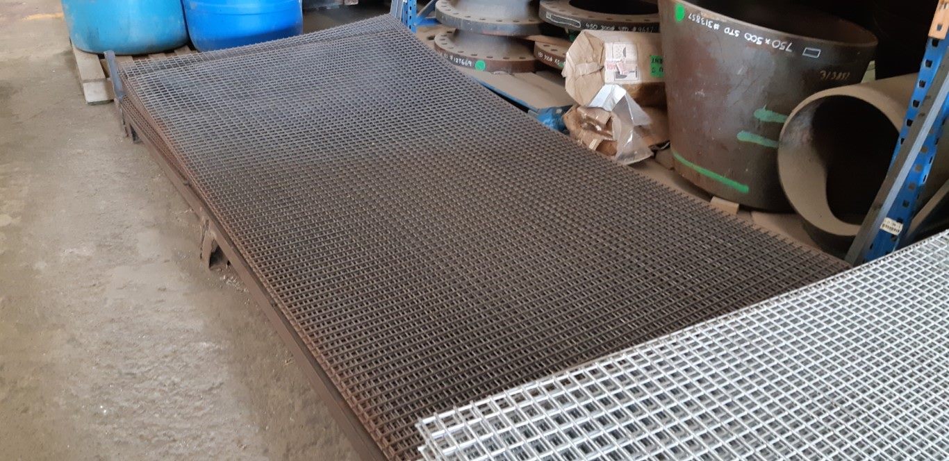 BLACK Mesh 25 x 25 x 5.3 - 115 (New)