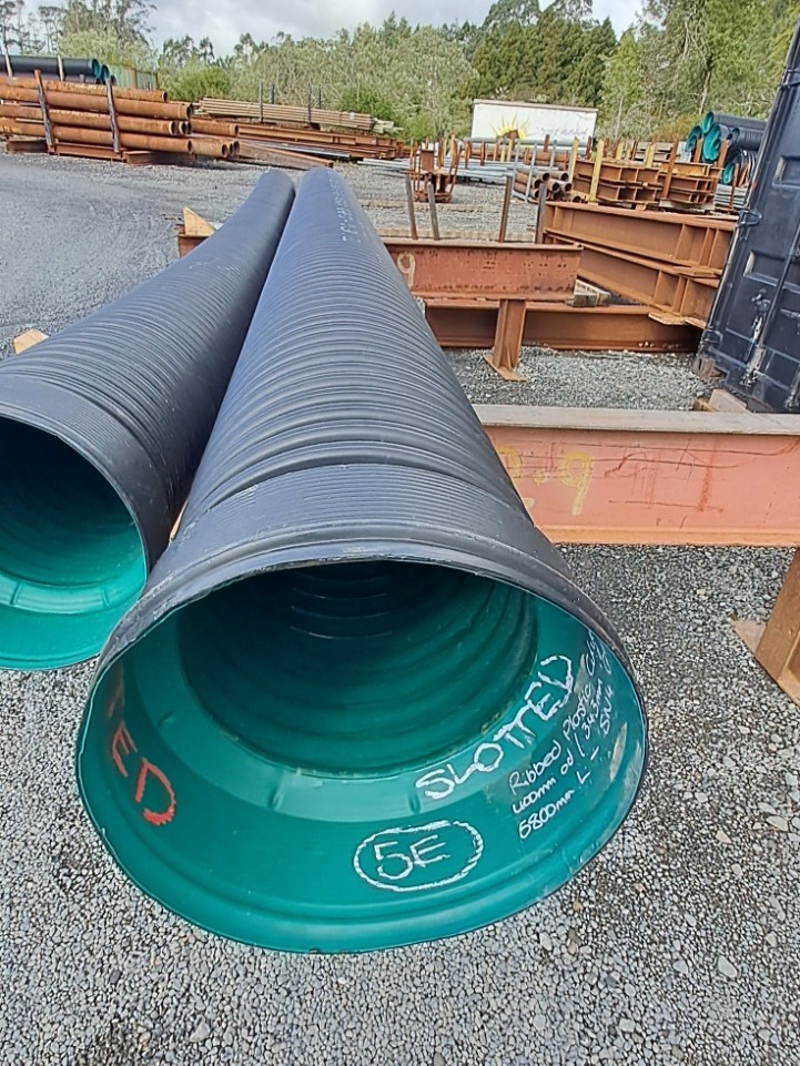 PIPE RIBBED PLASTIC CULVERT SN4 SLOTTED - 400mm od (Surplus Uncertified)