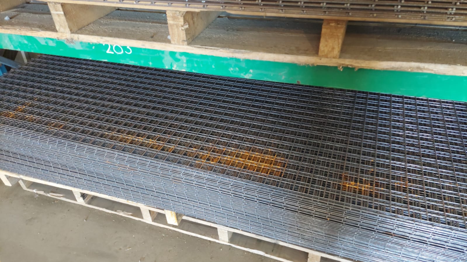 BLACK Mesh 50 x 50 x 4 - 228 (New)