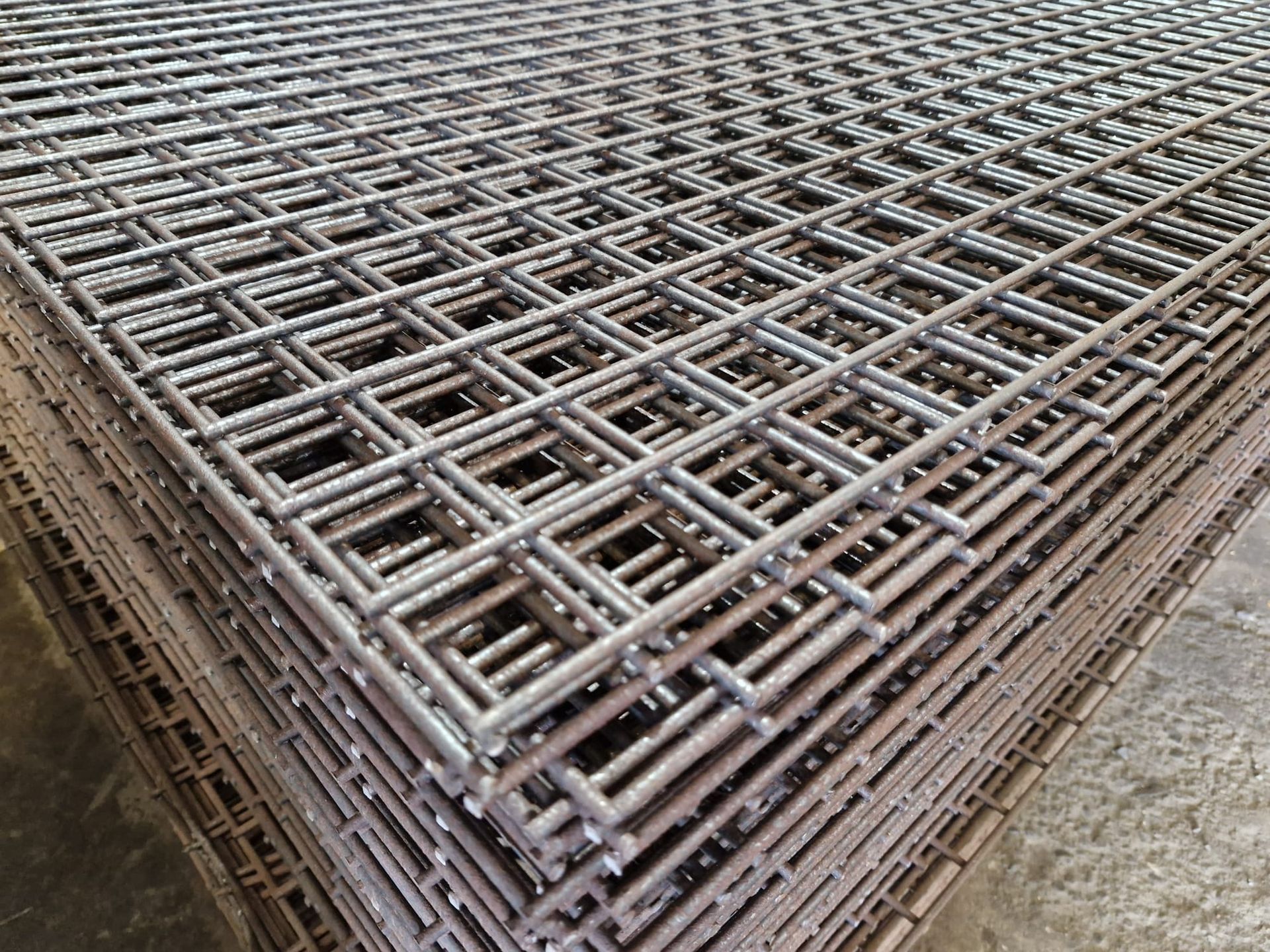 BLACK Mesh 50 x 50 x 5.3 - 225 (New)