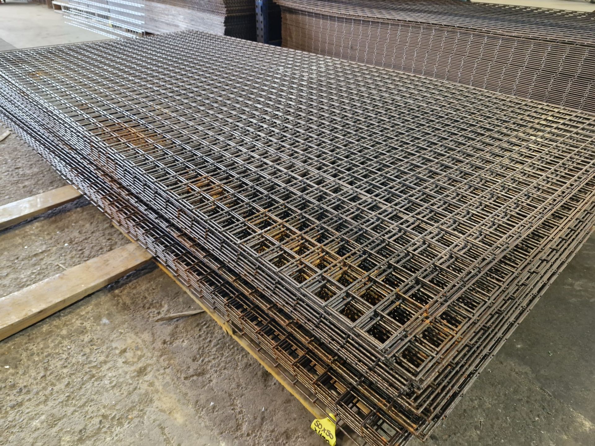 BLACK Mesh 50 x 50 x 4 - 228 (Damaged)