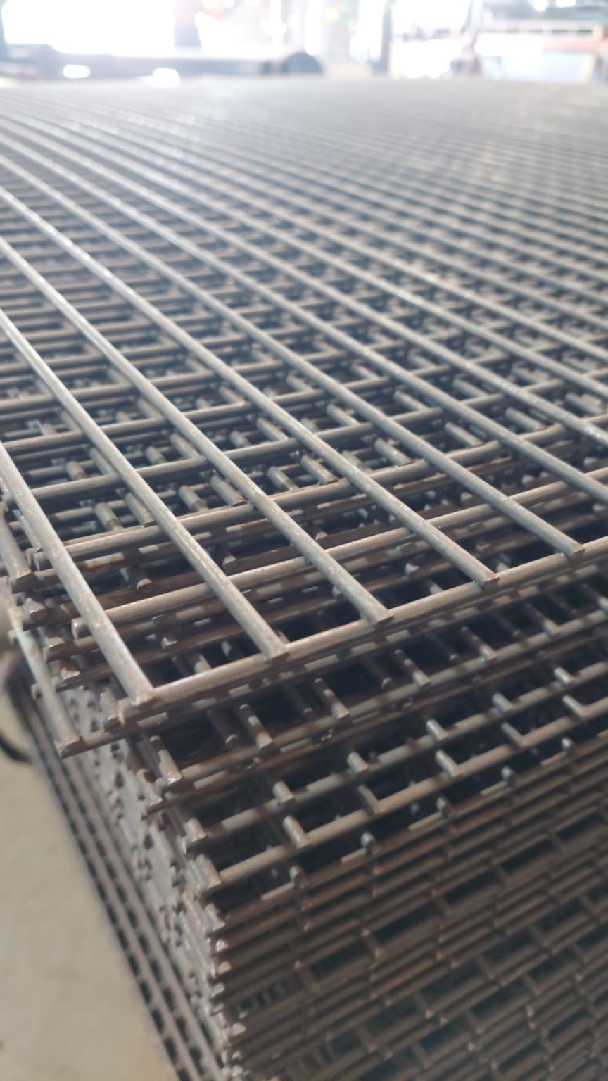 BLACK Mesh 25 x 25 x 4 - 118 (New)