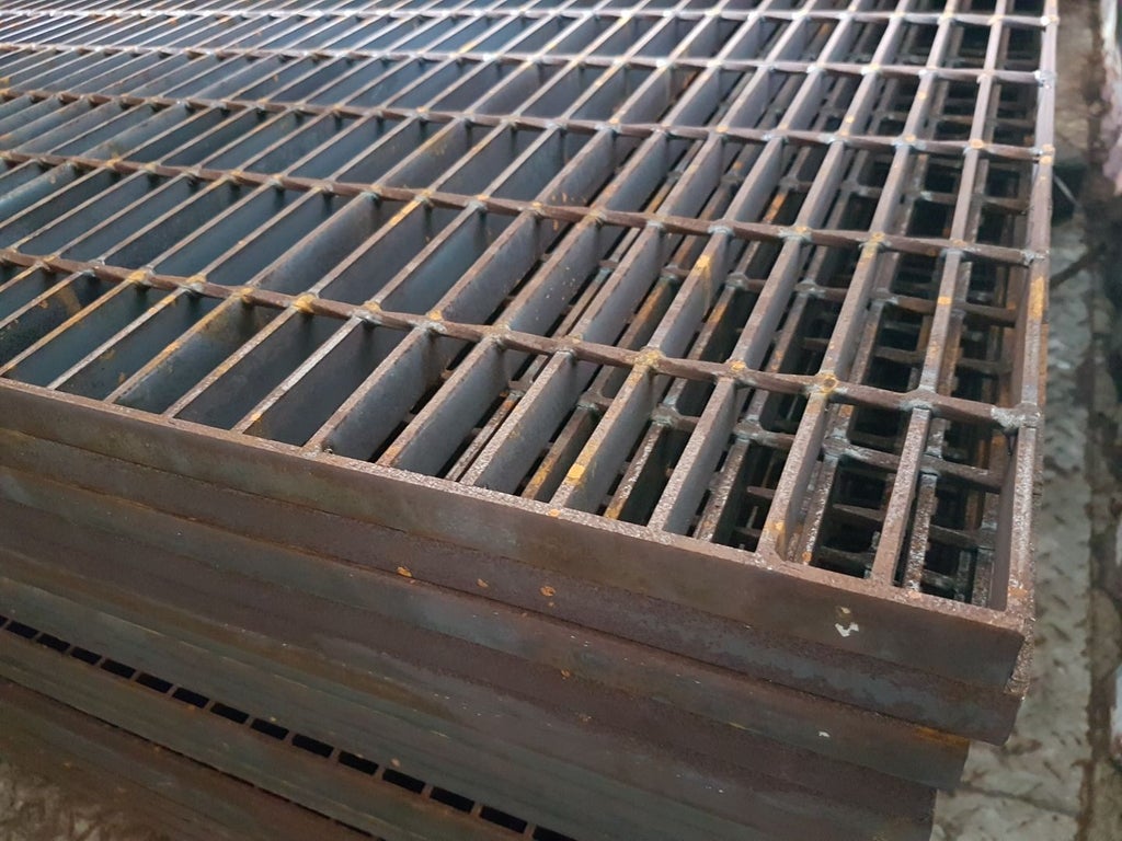 BLACK Grating 32x5 A30 - Plain (New)